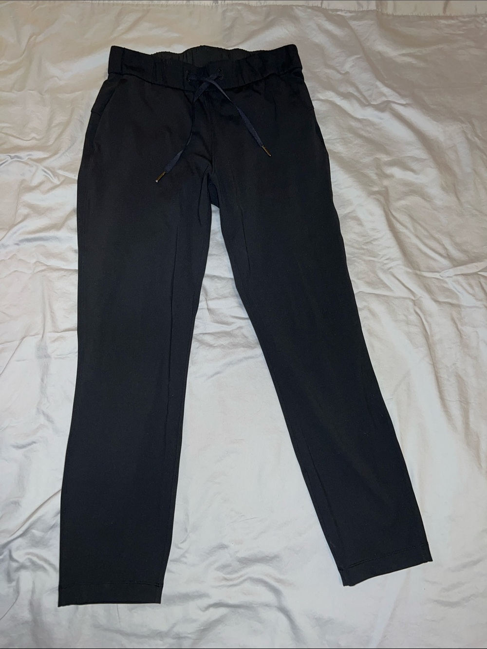 EUC Lululemon black joggers/track pant Sz. 4